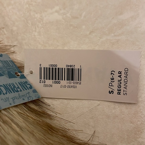 Unique find! ✨ faux fur vest - New With Tags!!! - Picture 5 of 5